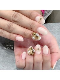 ビジュー付き！ホワイトネイル