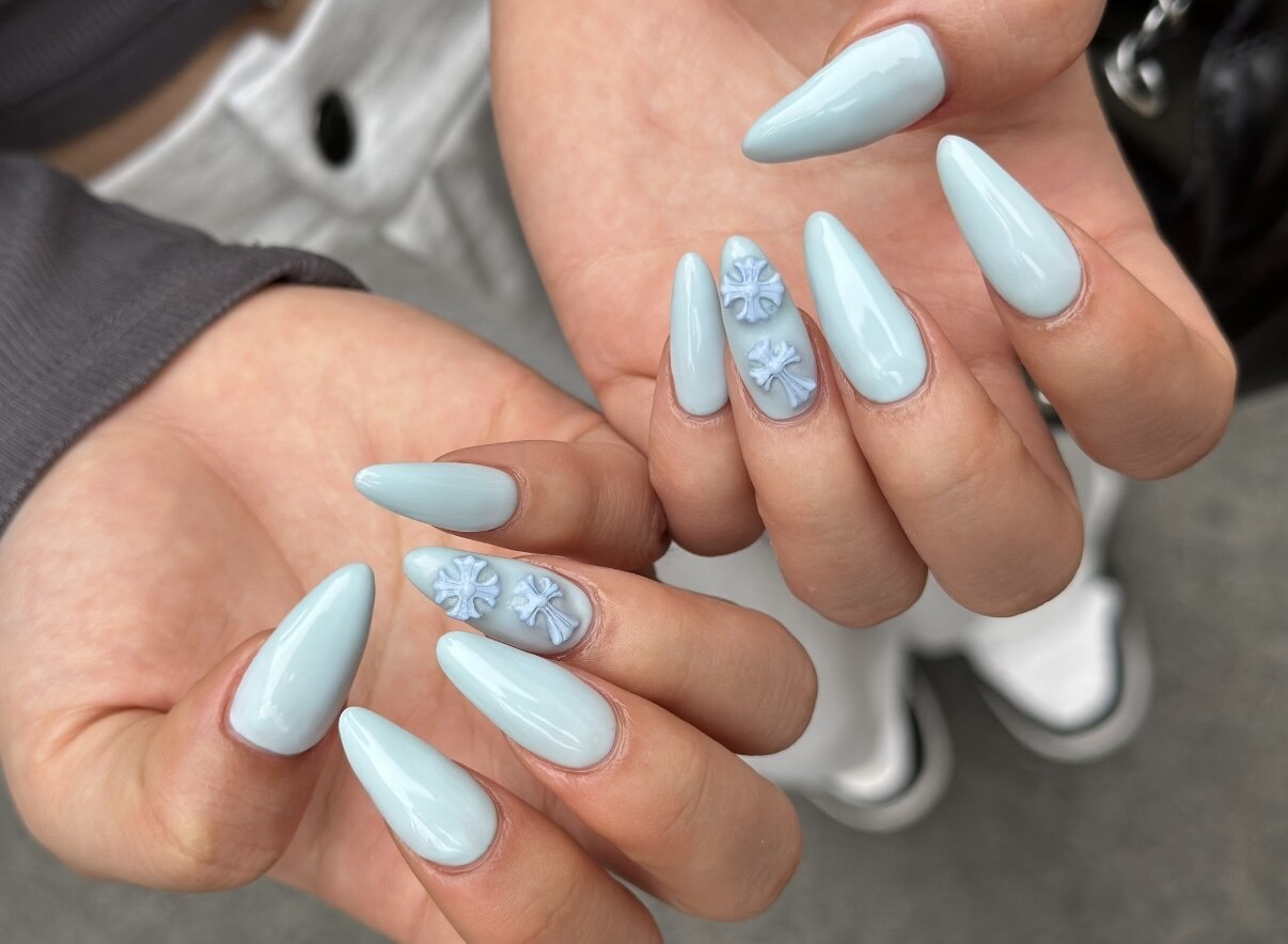 2025年-2026年冬トレンド】クロムネイルのネイルデザイン集｜人気順