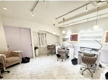 ペンダルネイル(Pendall Nail)の雰囲気(ハンド&フット同時施術可能。半個室のソファ席でゆったりと♪)