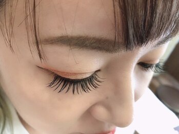 La Cuore【マツエク/まつげパーマ/アイブロウ】の写真/つけ心地ゼロの軽やかさ。自まつげに馴染む品ある質感で、自然なボリュームとモチを両立！