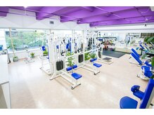 解放的、清潔感のある空間！2階なので通行人も気にならない♪