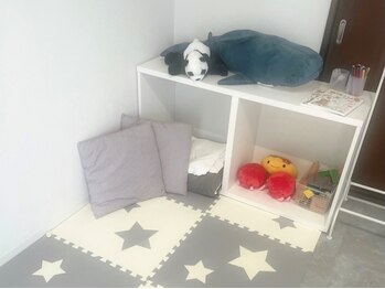 クレール518(Clair518)の写真/キッズスペースあり♪お子様やお連れ様とご一緒にご来店可能◎ママさんもリラックスしてまつげデザイン☆