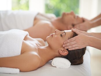 ブライダルエステ バイ スイスパ表参道(BRIDAL ESTHE by SUI SPA)の写真/【小顔人気店☆究極ブライダルエステ】ペアルーム完備◎大好評!!《小顔矯正コルギ×毛穴洗浄×痩身リンパ》