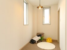 ヴィオテラス 宗方店(VIOTERRACE)の雰囲気（玩具や絵本、バウンサーなども置いてあるキッズスペース。）
