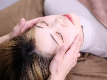 フレッシュ(Fresh)の写真/【匠の小顔ケア】お腹のリンパから整える小顔矯正で効果が続く！フェイスラインのむくみ・たるみ改善◎