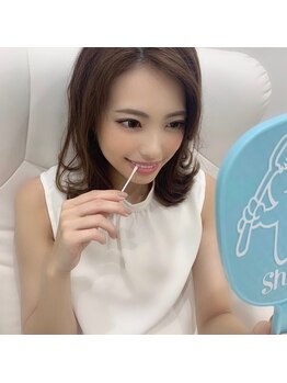 シャイニー 掛川店(shiny)/唇にワセリンを塗ります　5