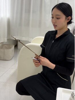 ホワイトニングサロン 豊中の写真/【豊中駅スグ】最短で効果を出したい方必見！ホワイトニング特有の痛みが苦手な方もOK◎学割コースもご用意