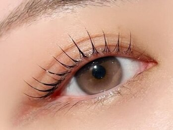 アーサス ヘアー デザイン 燕三条店(Ursus hair Design by HEAD LIGHT)の写真/【束感ラッシュリフト(上)+コーティング ¥4,950】抜け感重視の束感まつ毛がイマドキ♪[燕三条/学割U24]