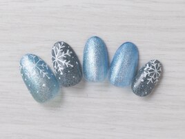 手描き雪の結晶ネイル