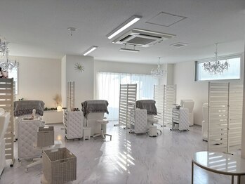 イリゼ 香椎駅前店(iris’ee)/店内