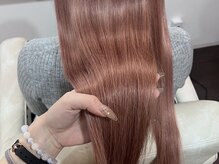 同一店舗内でヘアエクステやヘアセットも行っております。