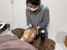 ラトゥール(Latour)/ハーブ導入中にヘッドマッサージ