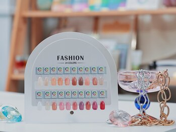 サロン ド パミリヤ タカラカラー(salon de pamilya×takara color)の写真/パーソナルカラーで似合う色を身に付けたら指先を見る度にハッピーに♪あなたに自信をつけるネイル体験を♪