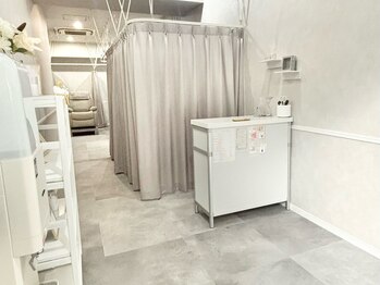 アイモア 浦安駅店(eye mor.)/受付&待ち合い