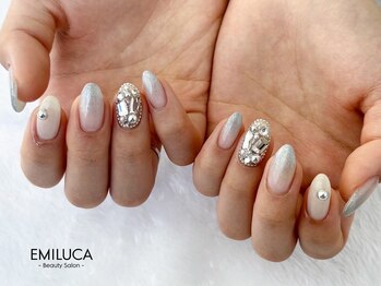 エミルカ(EMILUCA)/