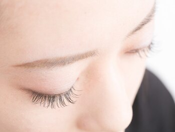 アイシーアイ サロンシンパシー 岩出店(Salon Sympathy)の写真/パリジェンヌとまつげパーマで理想の目元に♪自然なカールですっぴんに自信を！メイク時間の短縮にも◎