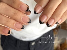 黒フレンチネイル