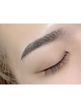 ナチュラル上品な目元にしたい