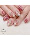 ピオニーネイル(peony nail)の写真/11月は深みレッドの上品ローズ。きらめく光とともに、秋の指先を華やかに彩るエレガントなデザインです。