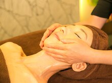 プラヴァス(PRAVAS)/緩ませ引上げる筋骨フェイシャル