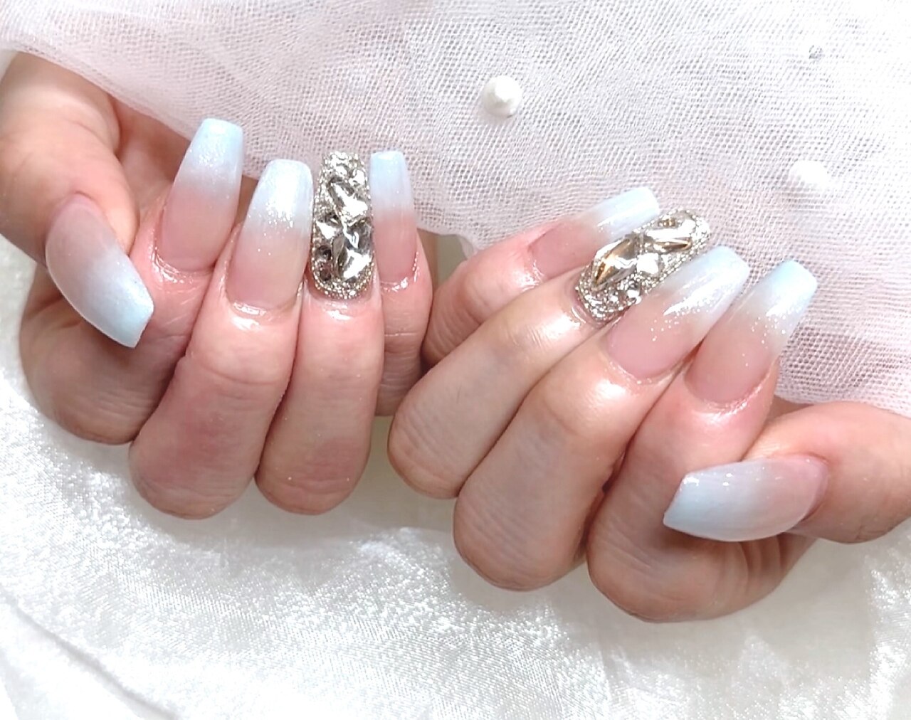 2026年冬トレンド】ブルー ラメグラデーションのネイルデザイン集