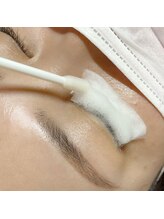 極上のプレケア。すべてのまつげ施術に”高濃度アイシャンプー”を無償にてご提供