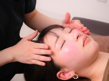 ソラナ(Solana)の写真/美容鍼灸でリフトアップ、憧れの小顔に！頭にも鍼をすることで眼精疲労や不眠のケアとしてもおすすめ♪