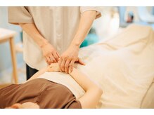 すばる屋/脈診の様子