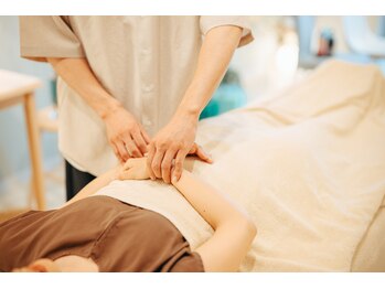 すばる屋/脈診の様子