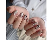 エムネイル(em.nail)の雰囲気（流行りのドット♪）