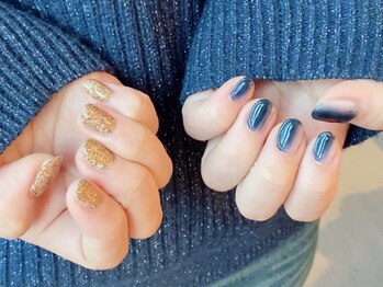 ブレスネイル(brace Nail)/アシンメのキラキラ×縦グラデ