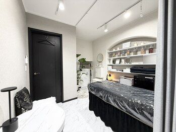 ツキ(TUKI+)/完全個室のエステルームです