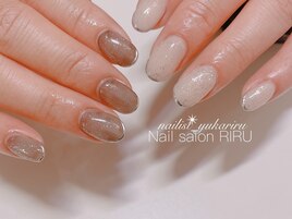 アシメでキラキラ透け感ネイル