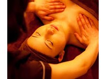 デコルテ部分を美しく。リンパをアプローチ