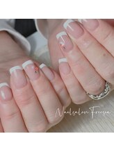 フリージア(Freesia)/フレンチネイル