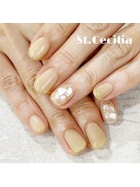 ベージュのマグネットネイル