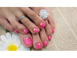 ピンクな華やかnail