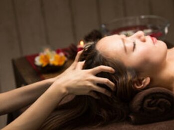 アジアンリラクゼーション ヴィラ 大橋店(asian relaxation villa)/ヘッドマッサージ施術シーン