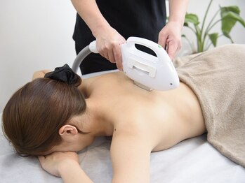 ネオズエゴ アーチ(neos ego Archi)の写真/《効果実感×痛みが少ない×スピーディ》お客様の肌質や毛質に合わせたCLEAR/SPの光脱毛でツルスベ美肌に◎