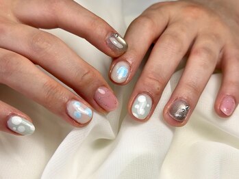 パダアット ヴァラネイル 天神南店(PADA at VALLANAIL)/ドット/幻想的/ニュアンスネイル