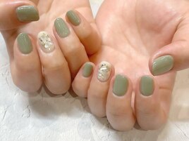 くすみグリーン