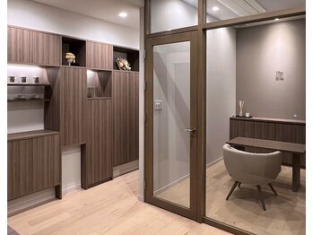 Beauty salon Olive【肩こり/肩甲骨/痩身/リンパマッサージ/フェイシャル/小顔】の写真/ガチガチの首肩こりに！リンパより深部にアプローチする「かっさ」で、羽が生えたような軽さを実感♪