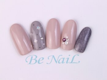 ビーネイル(Be NaiL)/さり気なくキラっとネイル