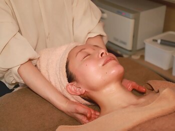 アン グレーヌ 自由が丘(unegraine)/90分以上でデコルテケアも