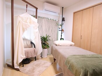 セラピールームやどり木の写真/【完全個室/夜営業】ほっと安らぐ空間で日々の緊張感や疲れから解放★熟練の手技で身体の変化を実感◎