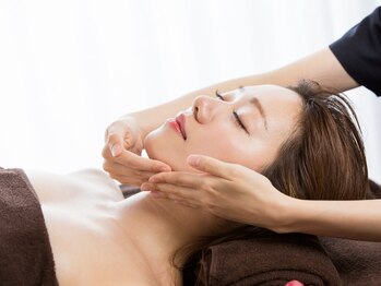 オーロラ バイ リバティ 銀座(Aurora by LIBERTY)/リンパマッサージで小顔へ♪