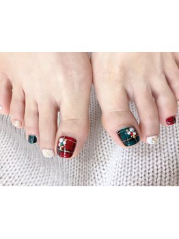 ネイル・アイメニューの同時施術が可能