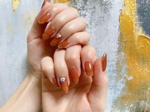 モグネイル(Mogunail)/Vカットストーン　秋ネイル