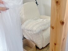 リリア(LILIA.)の雰囲気（包み込まれるようなチェアでゆっくりお過ごしください。）