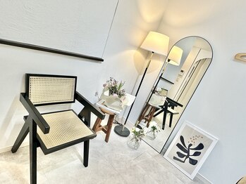 リース 二子玉川(LYS)/待合は隣のネイルサロンです